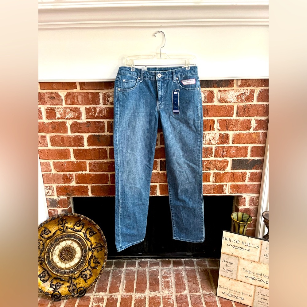 Classic Fit with a no GAP waist band. Sits slightly above the waist.